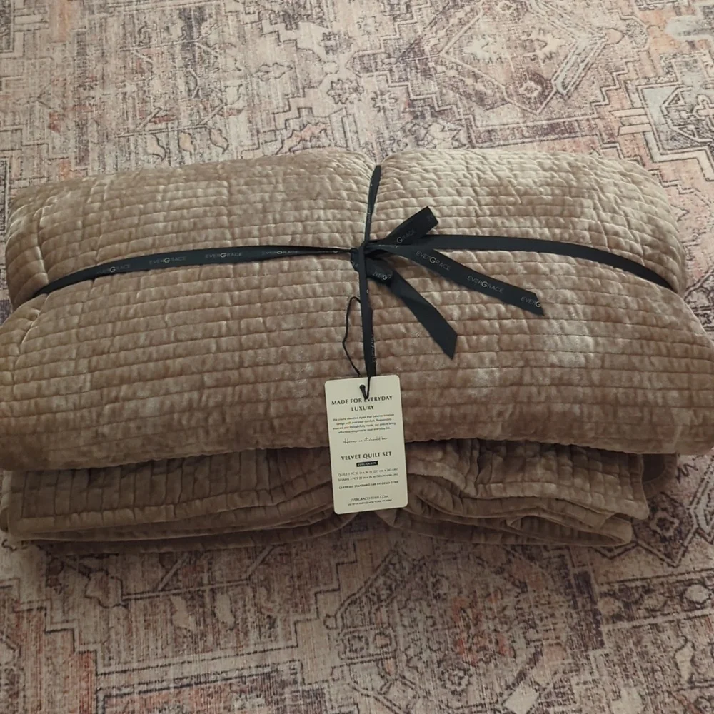 evergrace velvet quilt